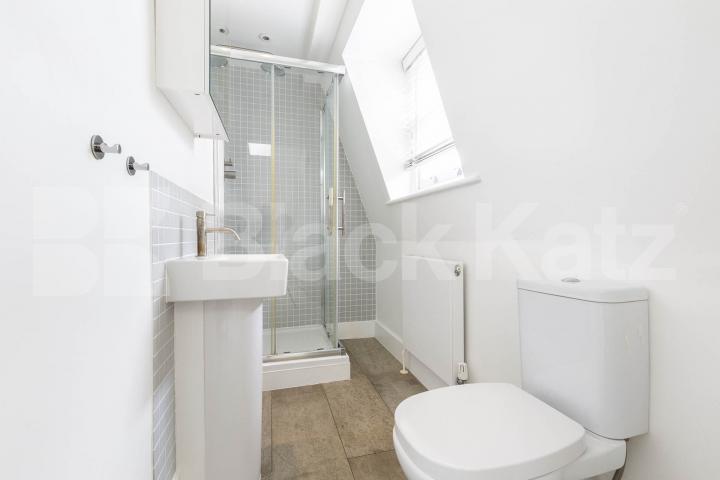 3 bed 2 bath within a warehouse conversion with private south facing terrace Berry Street, Clerkenwell